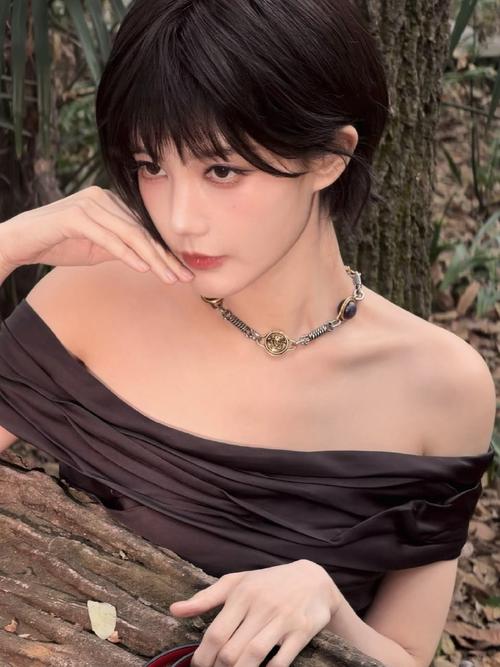 短发型明星_短发明星女生_女明星薛短发