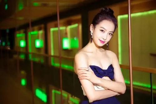 女明星睡姿照片_女星奇葩睡姿揭秘_杨超越宋茜林允许佳琪周迅