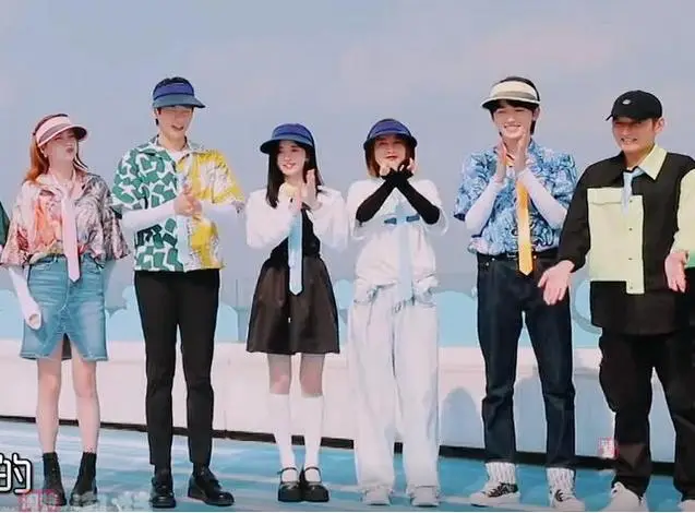 娱乐圈哪些女名星很矮_女明星身高与颜值不匹配_朱茵身高153cm演技颜值惊艳