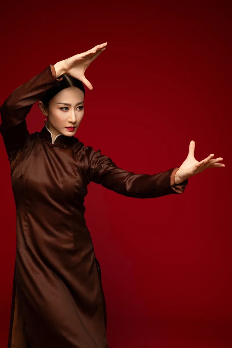 八卦掌女掌门人_网红八卦掌pk咏春拳-_咏春舞剧