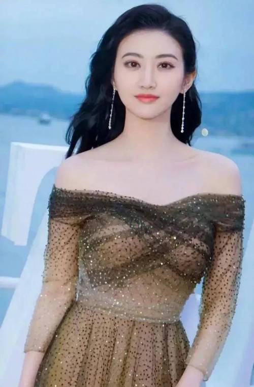 塌鼻梁也高级！这几位女星用实力证明美不靠高鼻梁